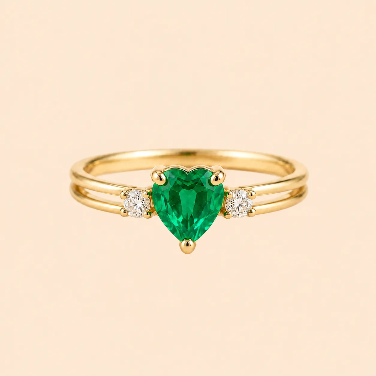 Anillo de fiesta con esmeralda en forma de corazon